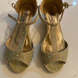 Girls size 4 holiday shoes worn once